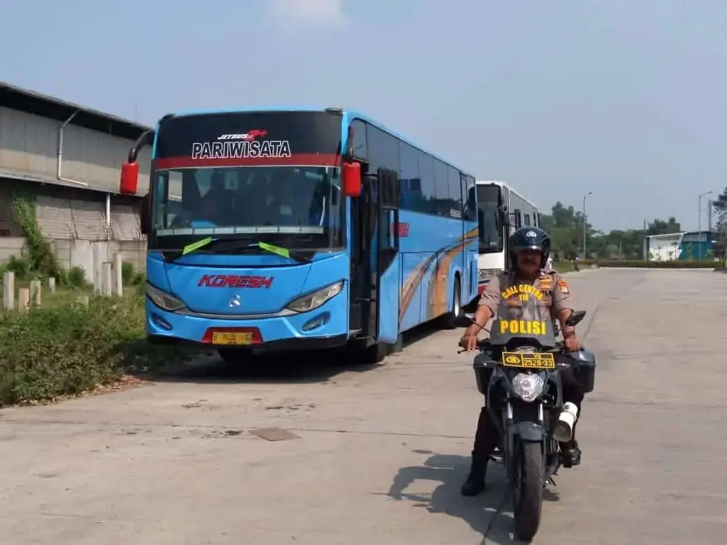 Kapolsek Jatiuwung Pimpin Pengamanan Keberangkatan Sporter Aremania