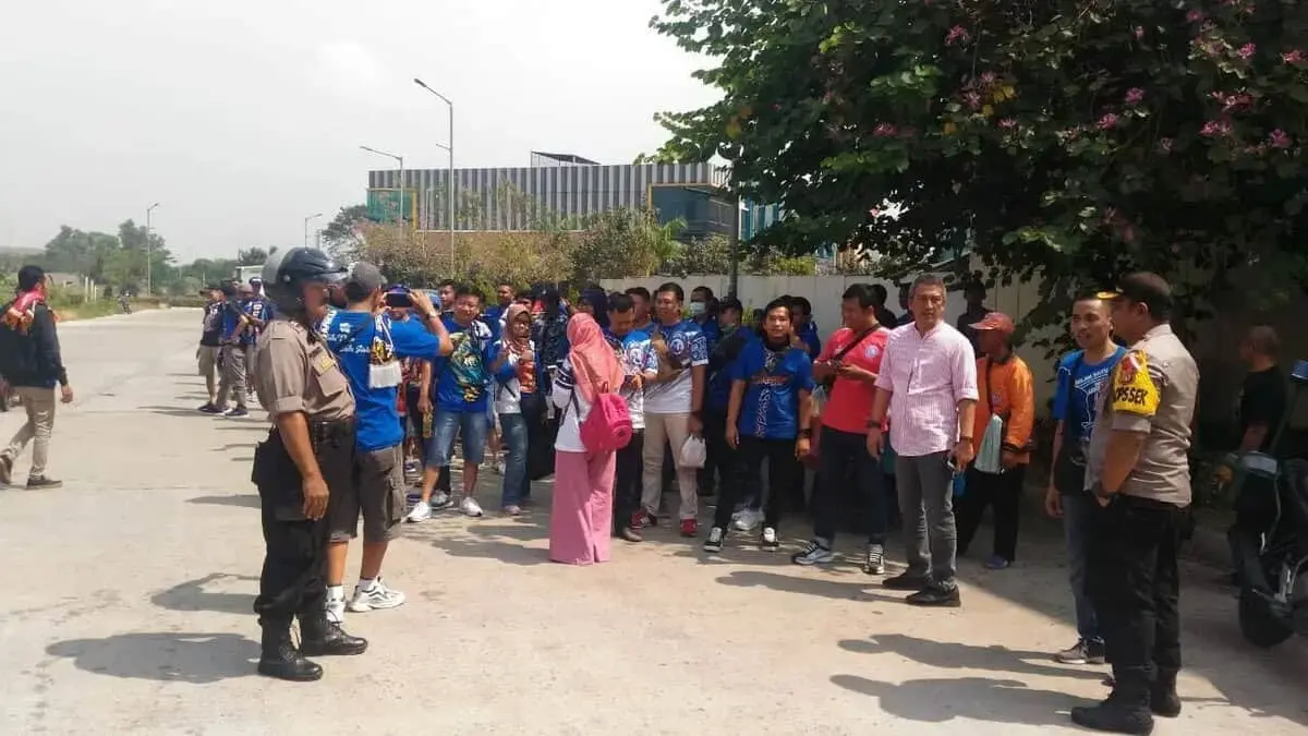 Kapolsek Jatiuwung Pimpin Pengamanan Keberangkatan Sporter Aremania