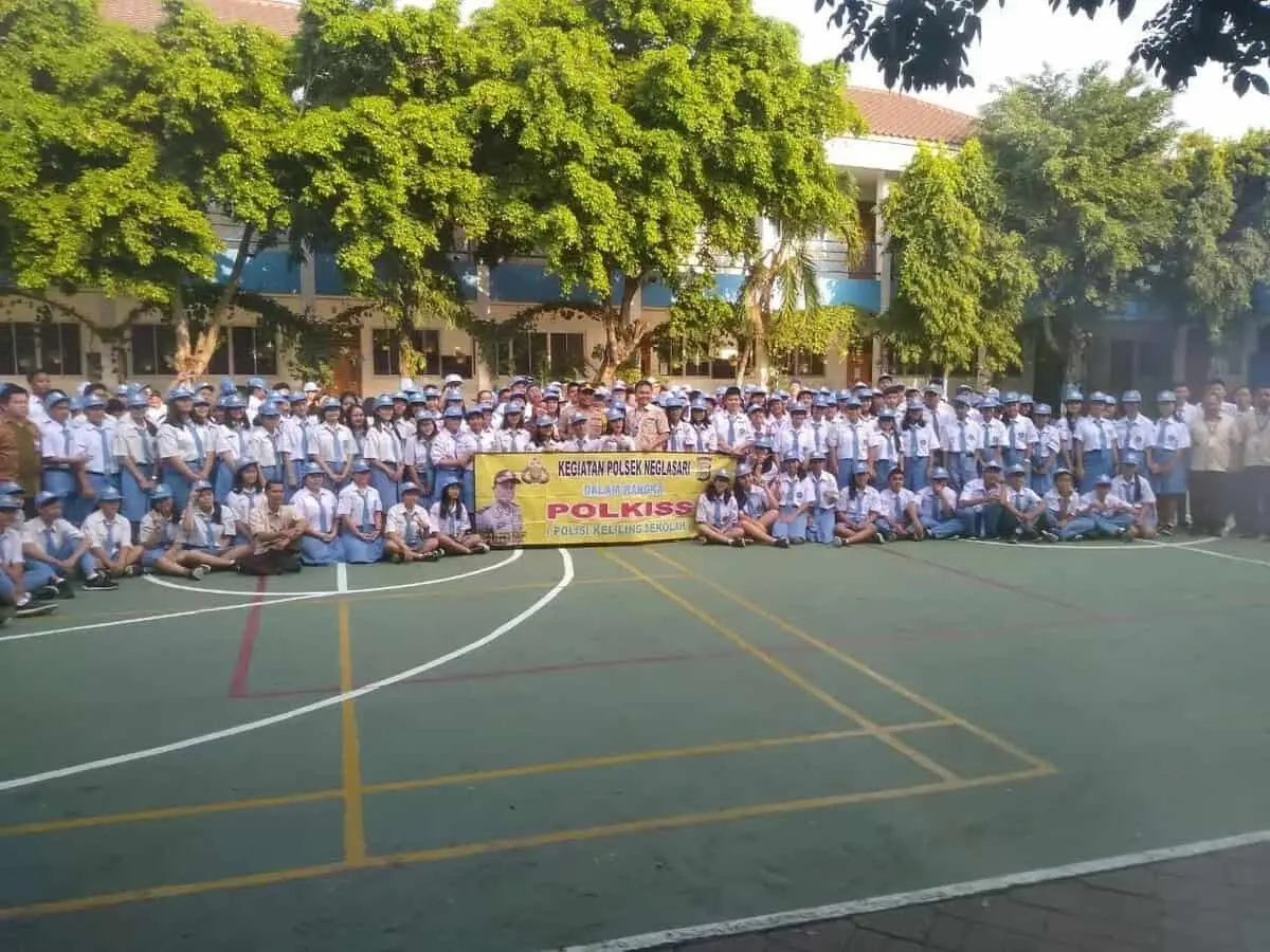 Kapolsek Neglasari Jadi Pembina Upacara di SMK Dharma Widya Kapolsek Neglasari Jadi Pembina Upacara di SMK Dharma Widya