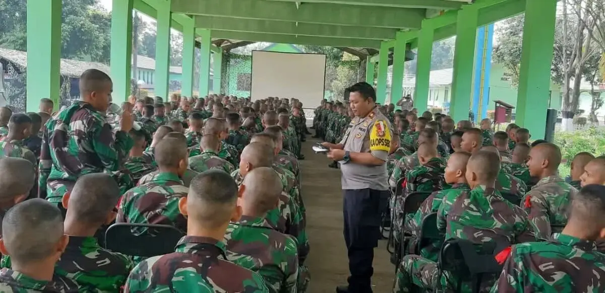 Kapolsek Jatiuwung Berikan Pembekalan Kapada Anggota Prajurit TNI AD di Yonif 203/AK Kapolsek Jatiuwung Berikan Pembekalan Kapada Anggota Prajurit TNI AD di Yonif 203/AK