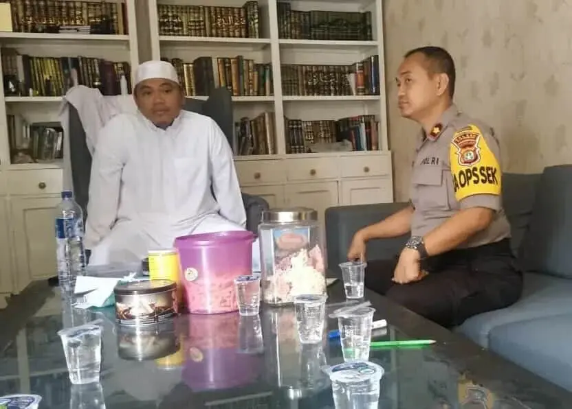 Perkenalkan Diri Sebagai Kapolsek Cipondoh yang Baru, Kompol Donni Sambang Tokoh Agama Perkenalkan Diri Sebagai Kapolsek Cipondoh yang Baru, Kompol Donni Sambang Tokoh Agama