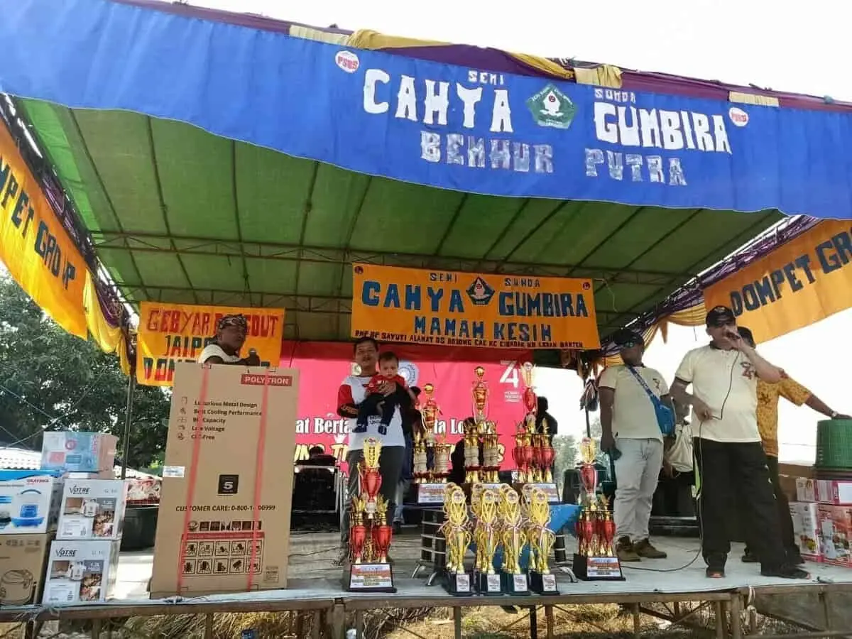 Lomba Nasi Tumpeng Meriasi HUT RI Ke 74, Desa Cikasungka