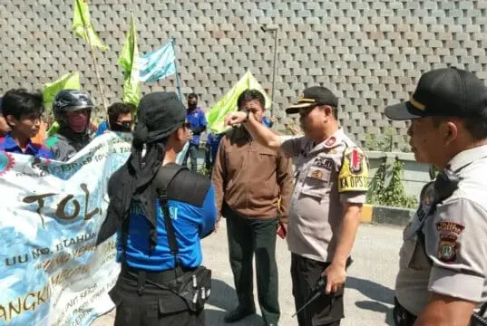 Kapolsek Batuceper Pimpin Pengamanan Unras Kapolsek Batuceper Pimpin Pengamanan Unras