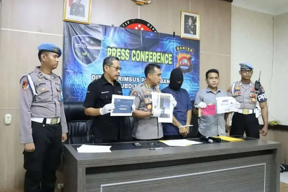 Palsukan Akun Facebook Briptu Tri Sutrisno, Pria Ini Diringkus Polisi Palsukan Akun Facebook Briptu Tri Sutrisno, Pria Ini Diringkus Polisi