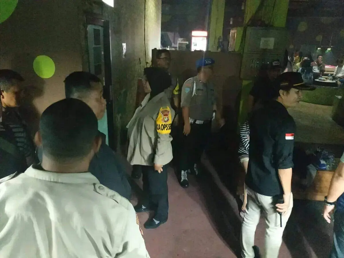 Gelar Operasi Cipkon, Polsek Karawaci Sita Puluhan Botol Miras