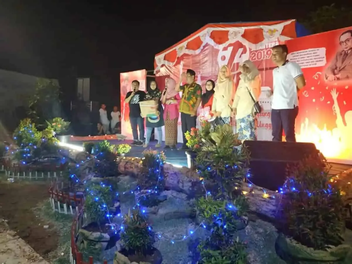 Malam Puncak Hut RI Ke 74, Warga Kampung Binong RT 02,Gelar Berbagai Macam Pentas Seni