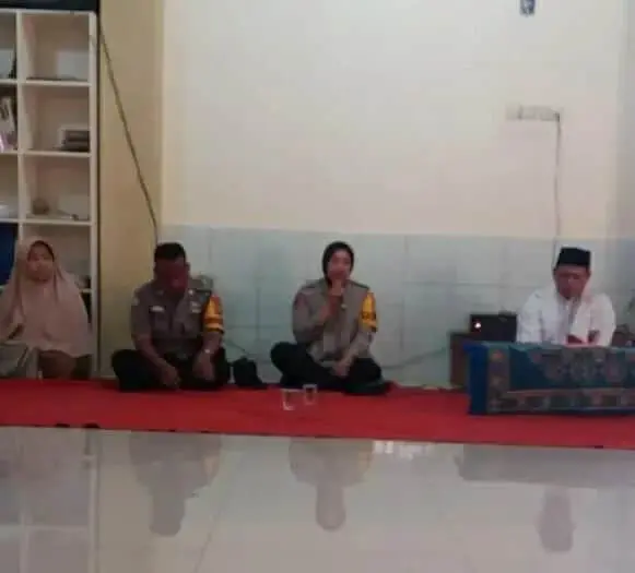 Kapolsek Karawaci Hadiri Pengajian Madjlis Taqlim Darussallam Kapolsek Karawaci Hadiri Pengajian Madjlis Taqlim Darussallam