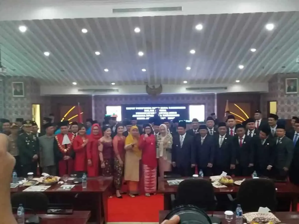 50 Anggota DPRD Kota Tangerang Resmi Dilantik 50 Anggota DPRD Kota Tangerang Resmi Dilantik