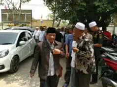 Diiringi Ratusan Warga, H.Misar Jalan Kaki Daftar Kepala Desa Daon Diiringi Ratusan Warga, H.Misar Jalan Kaki Daftar Kepala Desa Daon