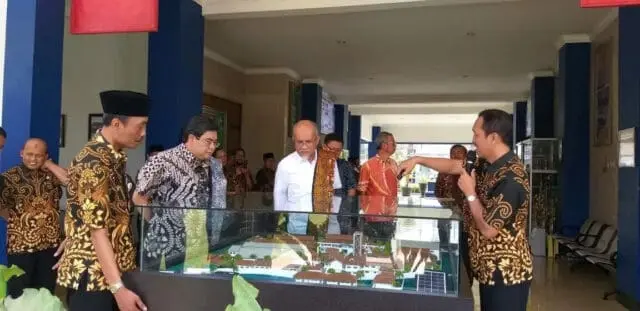 Presdir PT TMMIN, Resmikan Re Lay Out Bengkel Mesin SMK N 1 Purworejo Presdir PT TMMIN, Resmikan Re Lay Out Bengkel Mesin SMK N 1 Purworejo