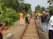 Polres Cilegon Evakuasi Korban Tertabrak Kereta Api
