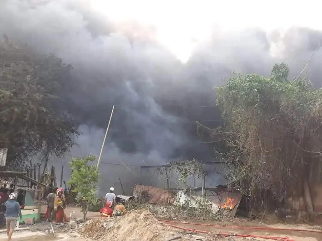 Lapak dan Bedeng Plastik di Benda, Hangus Terbakar