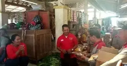 Sosialisasikan KB, Dinsosduk KBPPPA Gelar Grebeg Pasar Sosialisasikan KB, Dinsosduk KBPPPA Gelar Grebeg Pasar