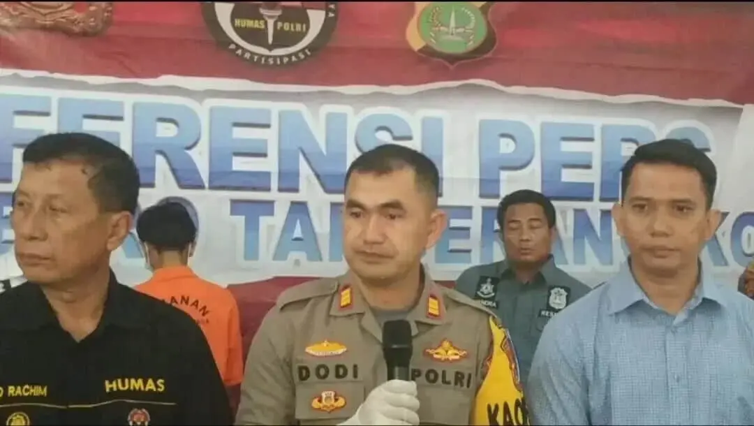 Sempat Kabur ke Pulau Untung Jawa, Dua Pelaku Penyiraman Air Keras terhadap Ustazd Berhasil Dibekuk Polisi Sempat Kabur ke Pulau Untung Jawa, Dua Pelaku Penyiraman Air Keras terhadap Ustazd Berhasil Dibekuk Polisi