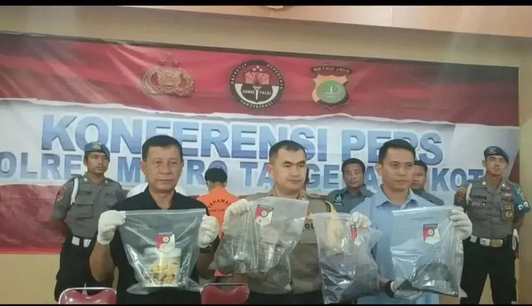 Sempat Kabur ke Pulau Untung Jawa, Dua Pelaku Penyiraman Air Keras terhadap Ustazd Berhasil Dibekuk Polisi Sempat Kabur ke Pulau Untung Jawa, Dua Pelaku Penyiraman Air Keras terhadap Ustazd Berhasil Dibekuk Polisi