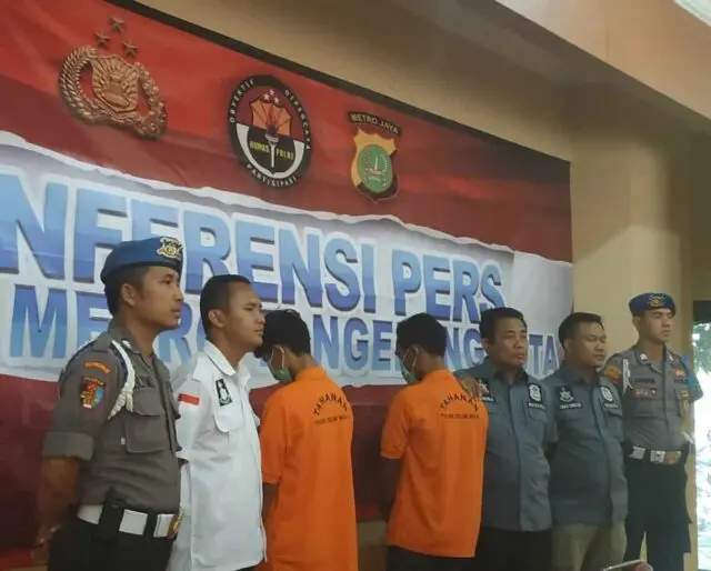 Sempat Kabur ke Pulau Untung Jawa, Dua Pelaku Penyiraman Air Keras terhadap Ustazd Berhasil Dibekuk Polisi Sempat Kabur ke Pulau Untung Jawa, Dua Pelaku Penyiraman Air Keras terhadap Ustazd Berhasil Dibekuk Polisi