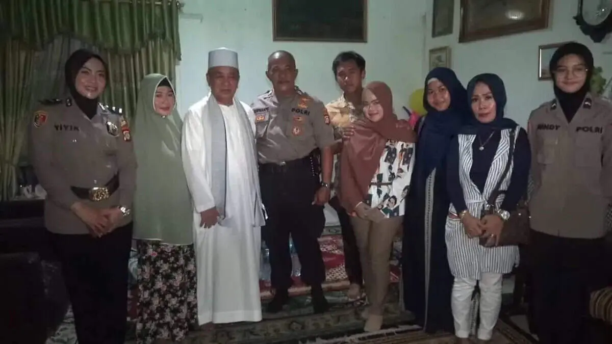 Jum’at Berkah, Aiptu Purwanto Menghadiri Santunan Anak Yatim dan Duafa di Kediaman H.Tatang Jum’at Berkah, Aiptu Purwanto Menghadiri Santunan Anak Yatim dan Duafa di Kediaman H.Tatang