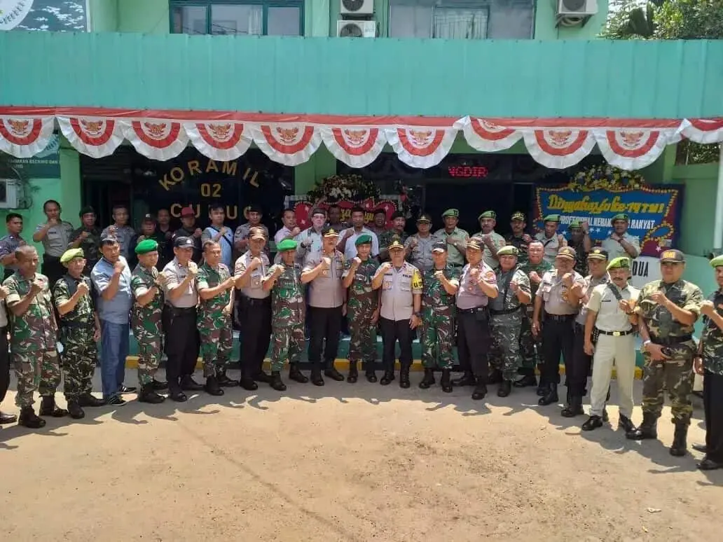 HUT TNI ke 74, Kapolsek Curug Kunjungan ke Mako Koramil 02 Curug