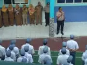 Jadi Pembina Upacara, Ini Arahan Kapolsek Neglasari di SMK Karya Bangsa