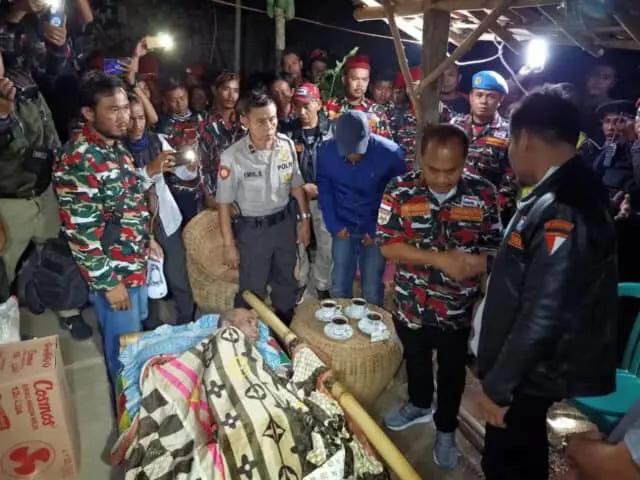 Sempat Viral : Ketua Umum Dan Ketua Mada Banten Sambangi Mang Akol Warga Jayanti. Sempat Viral : Ketua Umum Dan Ketua Mada Banten Sambangi Mang Akol Warga Jayanti.