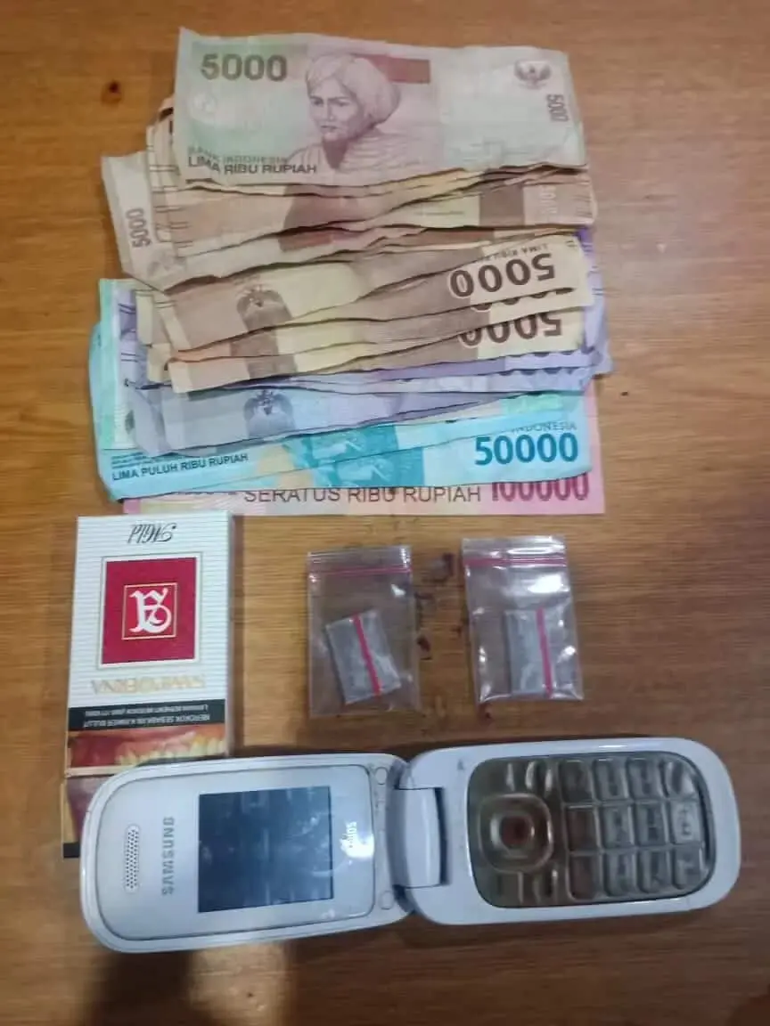 Disinyalir Edarkan Sabu di Jakarta Pusat, Pria inisial AMP Diringkus Polsek Senen Disinyalir Edarkan Sabu di Jakarta Pusat, Pria inisial AMP Diringkus Polsek Senen