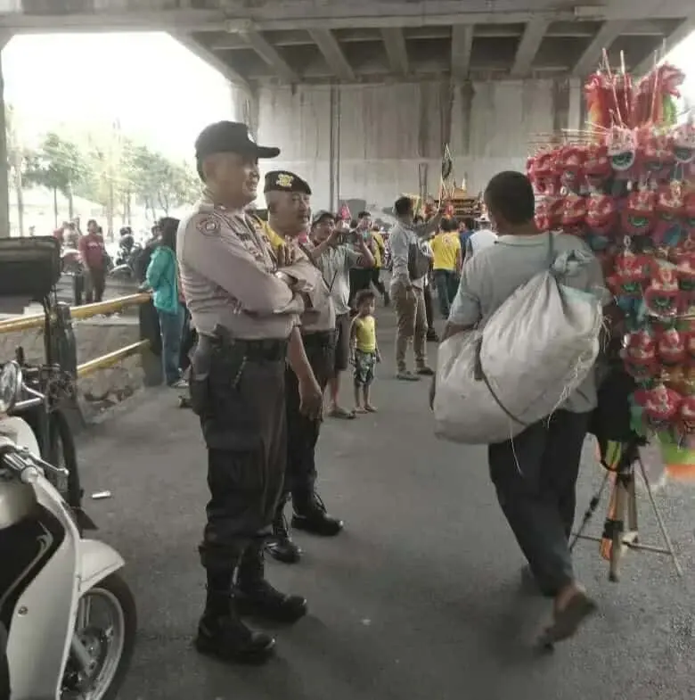 Kapolsek Jatiuwung Berikan Pengamanan Kirab Ritual Kebudayaan