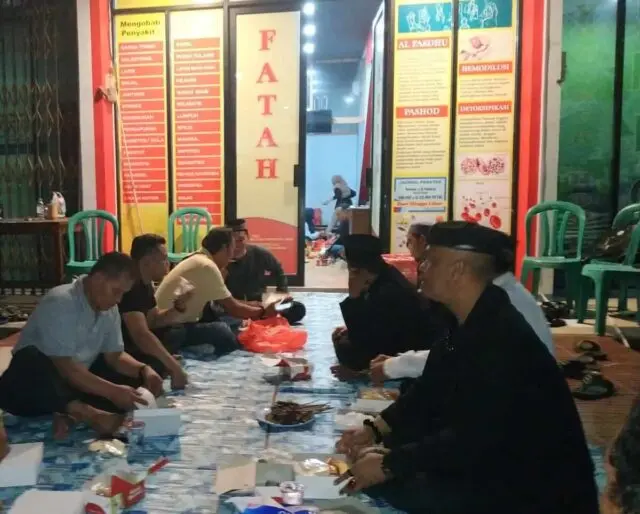 Keluarga Besar Yayasan Fatah Yasin Al-Fasdhu Gelar Tasyakuran Keluarga Besar Yayasan Fatah Yasin Al-Fasdhu Gelar Tasyakuran