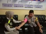 Title: Dokkes Polres Serang Kota, Cek Kesehatan TNI-Polri Yang Jaga Pilkades