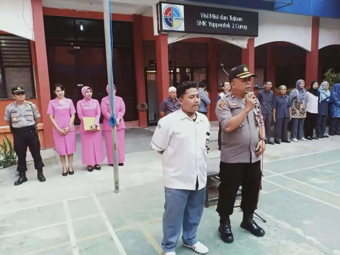 Kapolsek Curug Berikan Apresiasi Kepada Siswa SMK Yuppentek 2 Berprestasi Kapolsek Curug Berikan Apresiasi Kepada Siswa SMK Yuppentek 2 Berprestasi