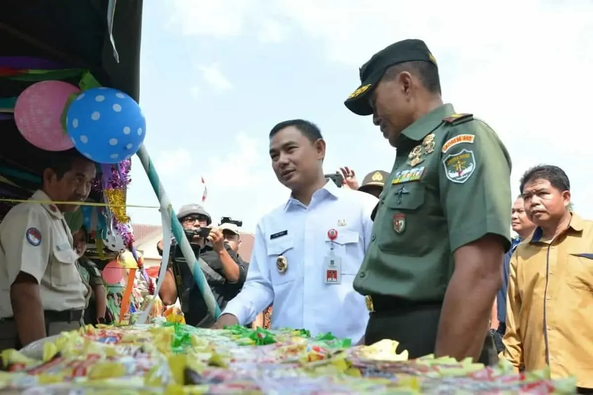 Danrem dan Wakil Bupati Buka Acara Baksos TNI