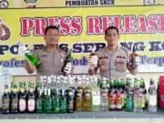 Polsek Kramatwatu Sita 270 Botol Miras dari Berbagai Merk