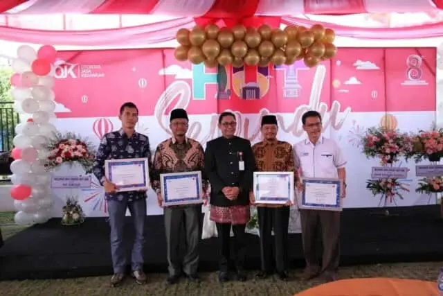 HUT OJK Ke-8, SMSI Terima Penghargaan HUT OJK Ke-8, SMSI Terima Penghargaan