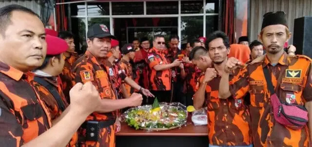 Zulkarnaen : Ini Bukan Kantor Pribadi, Ini Kantor Pemuda Pancasila Mari Kita Berkarya Disini. Zulkarnaen : Ini Bukan Kantor Pribadi, Ini Kantor Pemuda Pancasila Mari Kita Berkarya Disini.