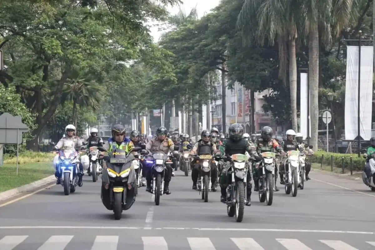 Naik Motor, Kapolresta Tangerang Dan Dandim Patroli Jelang Pilkades