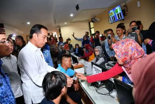 Presiden Jokowi Sidak Pelayanan BPJS di Subang Presiden Jokowi Sidak Pelayanan BPJS di Subang