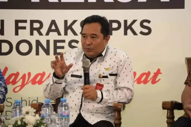 Memperkuat Peran DPRD dalam Memperjuangkan Kesejahteraan Rakyat Memperkuat Peran DPRD dalam Memperjuangkan Kesejahteraan Rakyat