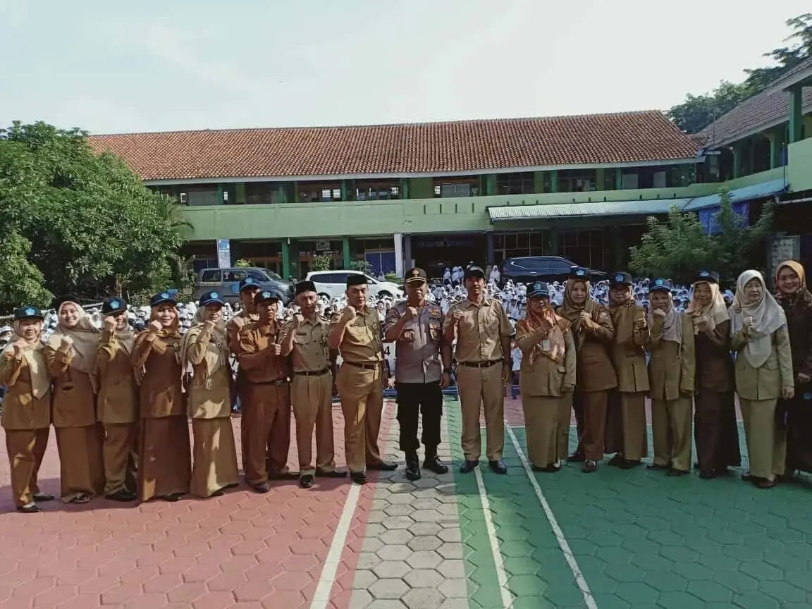 Kapolsek Curug Himbau Siswa SMPN I Tekun Belajar dan Tidak Tawuran