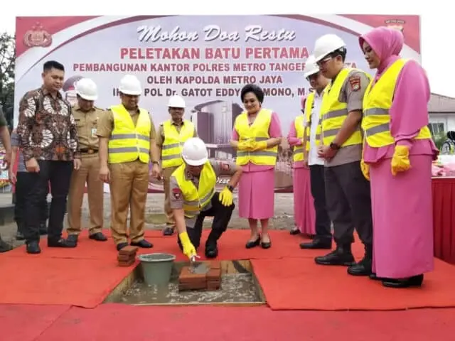 Kapolda Metro Jaya Letakan Batu Pertama Pembangunan Polrestro Tangerang Kapolda Metro Jaya Letakan Batu Pertama Pembangunan Polrestro Tangerang