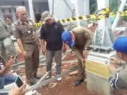 Satpol PP Kabupaten Tangerang Segel Tower Bodong Satpol PP Kabupaten Tangerang Segel Tower Bodong