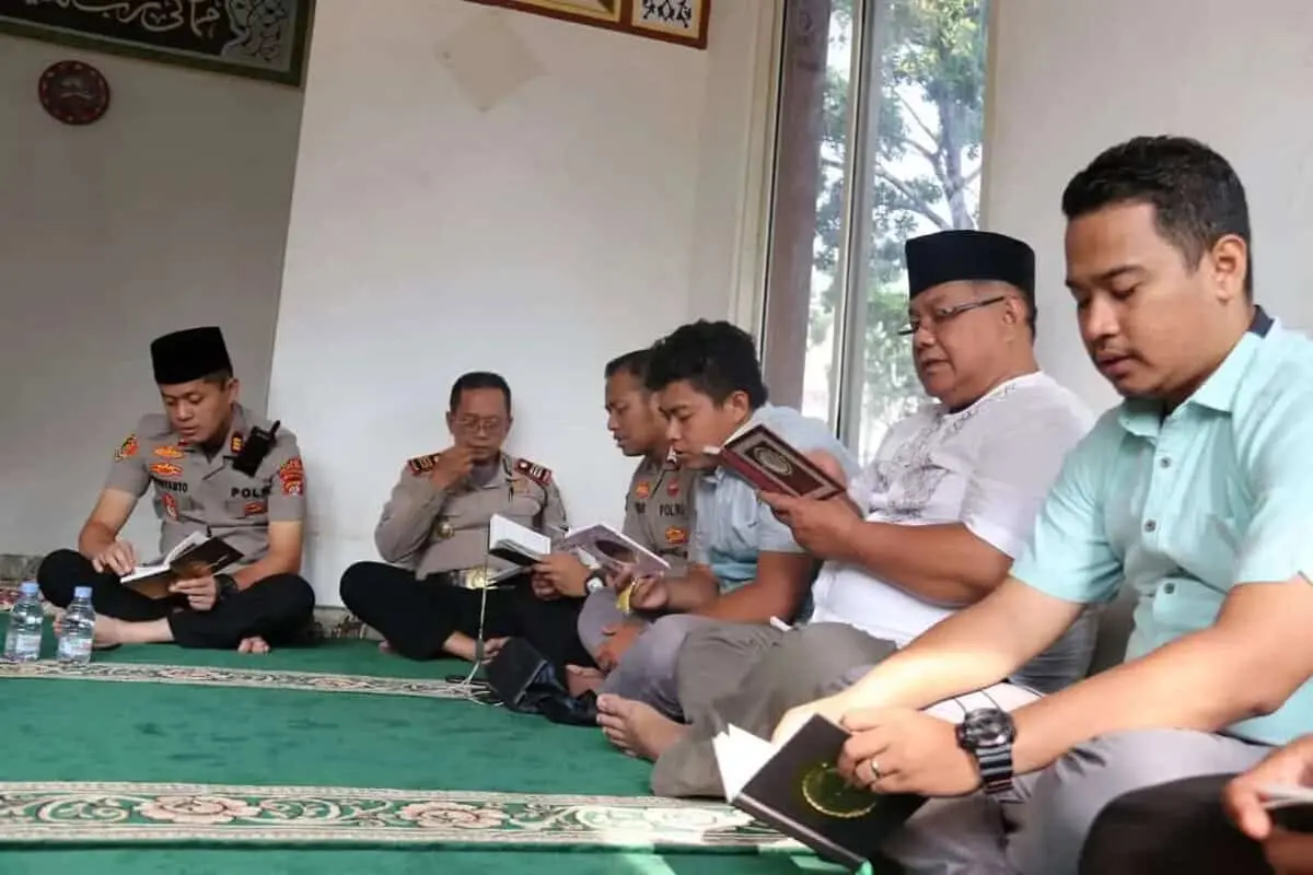 Tingkatkan Iman dan Taqwa, Polsek Kelapa Dua Rutin Gelar Pengajian Mingguan