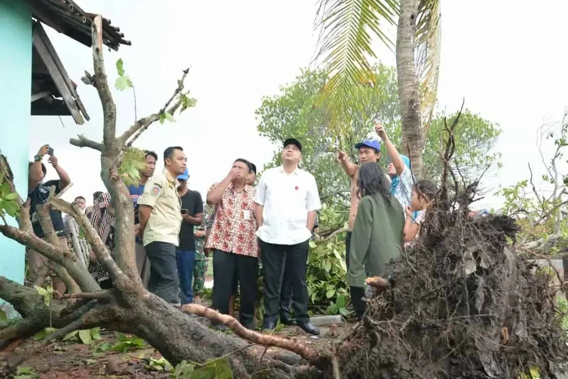 Zaki Tinjau Langsung Puting Beliung Di Mauk