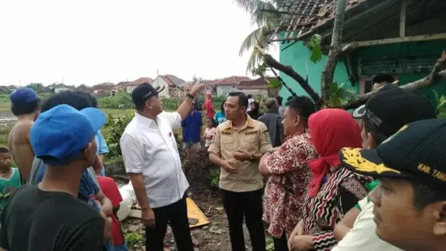 Zaki Tinjau Langsung Puting Beliung Di Mauk Zaki Tinjau Langsung Puting Beliung Di Mauk