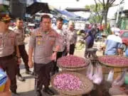 Jelang Natal dan Tahun Baru, Kapolrestro Tangerang Kota Sidak di Dua Pasar Jelang Natal dan Tahun Baru, Kapolrestro Tangerang Kota Sidak di Dua Pasar