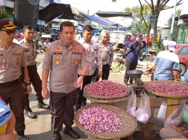 Jelang Natal dan Tahun Baru, Kapolrestro Tangerang Kota Sidak di Dua Pasar Jelang Natal dan Tahun Baru, Kapolrestro Tangerang Kota Sidak di Dua Pasar