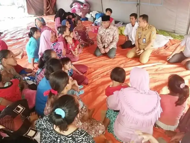 Anggota DPR-RI Berikan Bantuan Ke Mauk Anggota DPR-RI Berikan Bantuan Ke Mauk