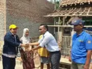 Korban Puting Beliung Mekar Baru Dapatkan Bantuan Material