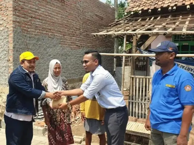 Korban Puting Beliung Mekar Baru Dapatkan Bantuan Material Korban Puting Beliung Mekar Baru Dapatkan Bantuan Material