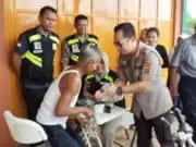 Polresta Tangerang Terjunkan Tim Kesehatan di Lokasi Banjir Polresta Tangerang Terjunkan Tim Kesehatan di Lokasi Banjir