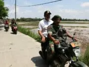 Bupati Zaki Blusukan Naik Motor ke Lokasi Banjir di Cisoka dan Solear Bupati Zaki Blusukan Naik Motor ke Lokasi Banjir di Cisoka dan Solear