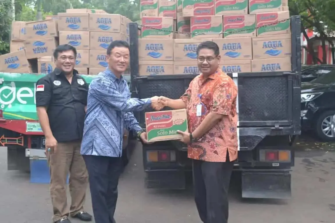 Bersama Pengusaha Kodim 0506/Tgr Salurkan Bantuan Korban Banjir